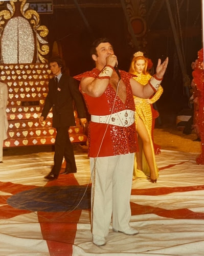 Nando-Orfei-al-termine-di-uno-spettacolo-1985